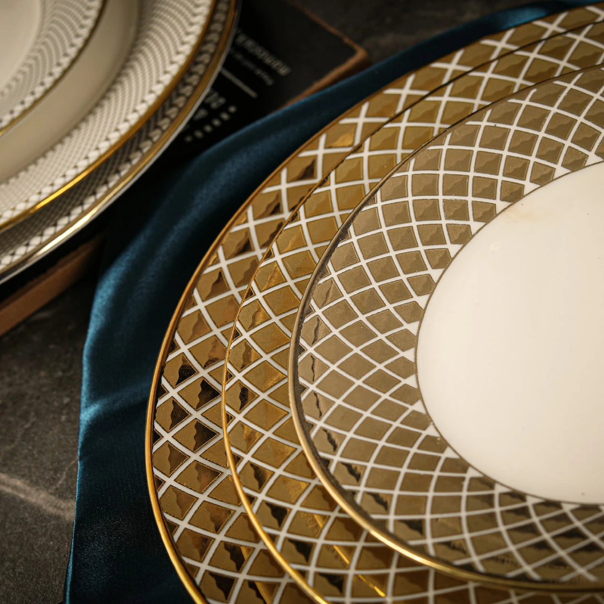 Luxury European Gold-Plated Ceramic Dessert & Pastry Plate