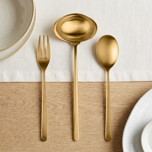 Linea Ice Oro dining scene